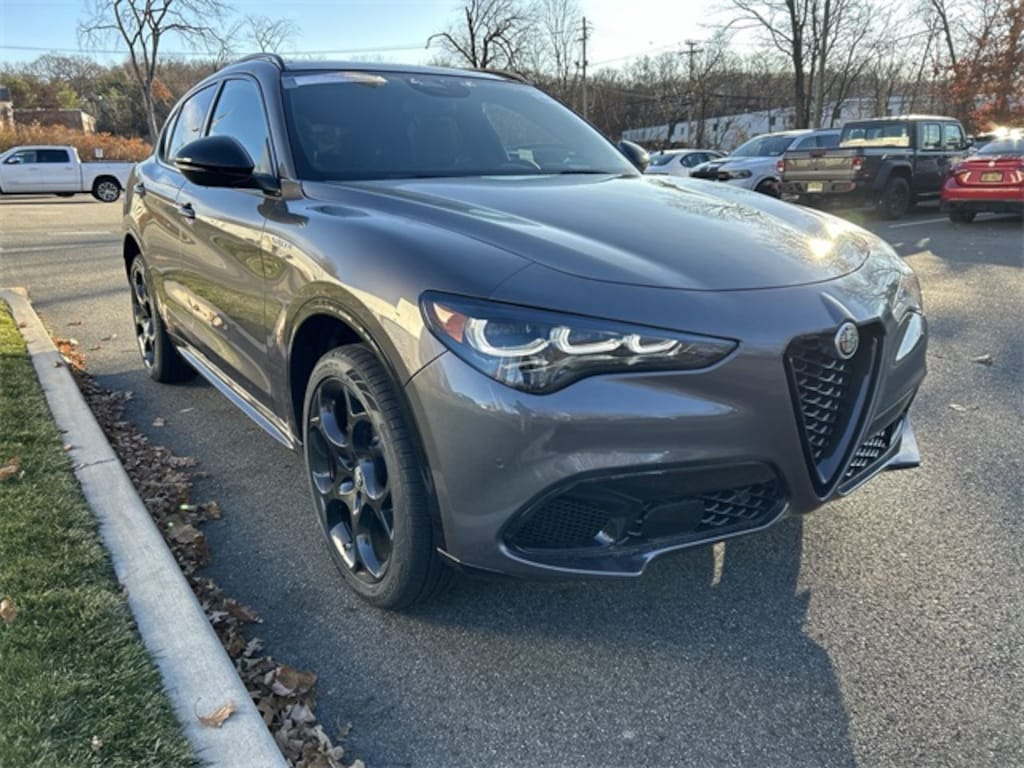 New 2025 Alfa Romeo Stelvio AWD Sport Utility