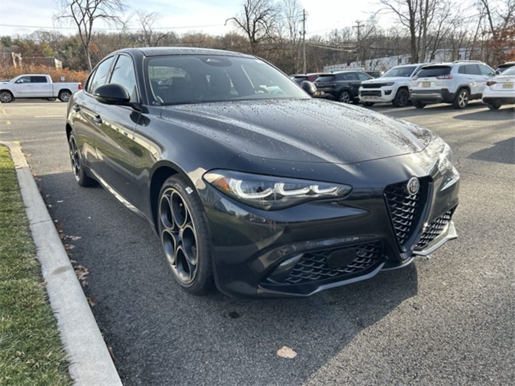 New 2025 Alfa Romeo Giulia INTENSA AWD Sedan