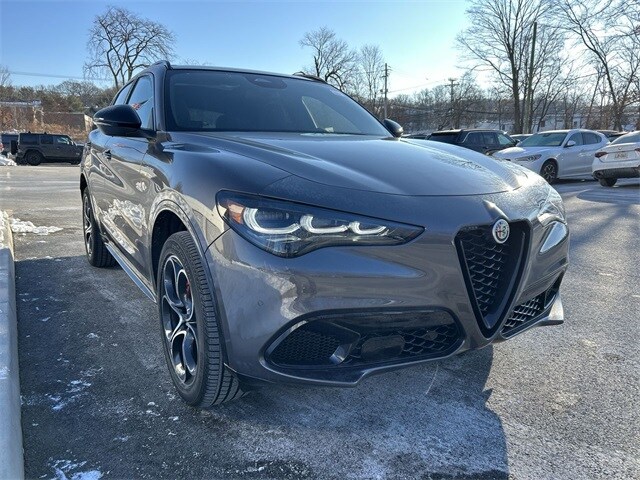 2025 Alfa Romeo Stelvio Sprint photo 2