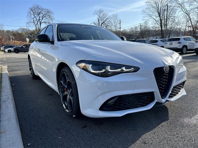 2025 Alfa Romeo Giulia photo 2