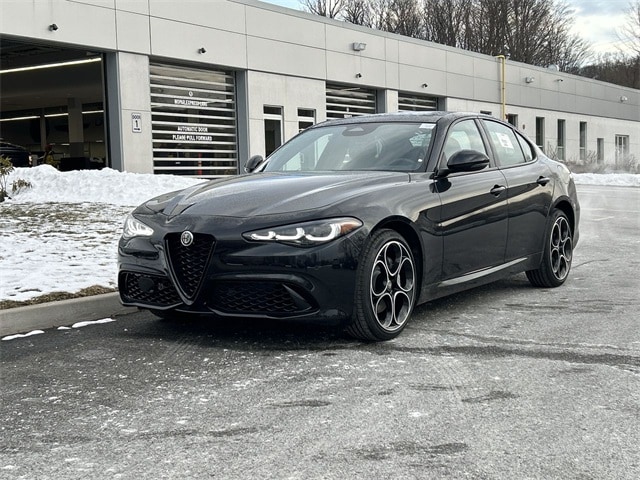 2025 Alfa Romeo Giulia Base's photo