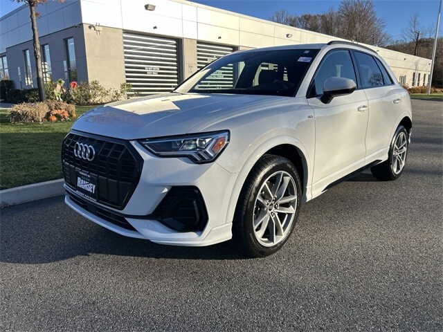 2023 Audi Q3 S line Premium photo 3