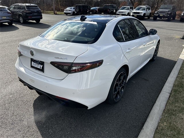2025 Alfa Romeo Giulia SPRINT photo 3