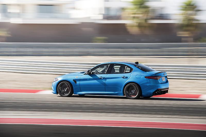 Genesis G70 vs Alfa Romeo Giulia