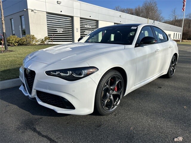2025 Alfa Romeo Giulia photo 4