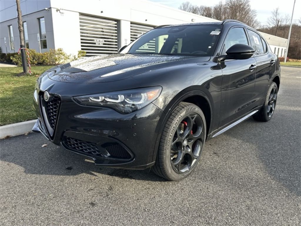 New 2025 Alfa Romeo Stelvio AWD Sport Utility