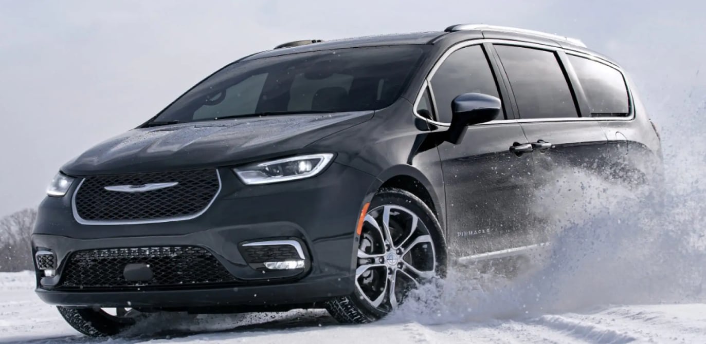 2023 Pacifica AWD Driving in snow