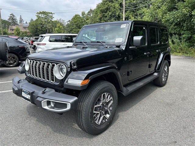 2025 Jeep Wrangler Sahara photo 4