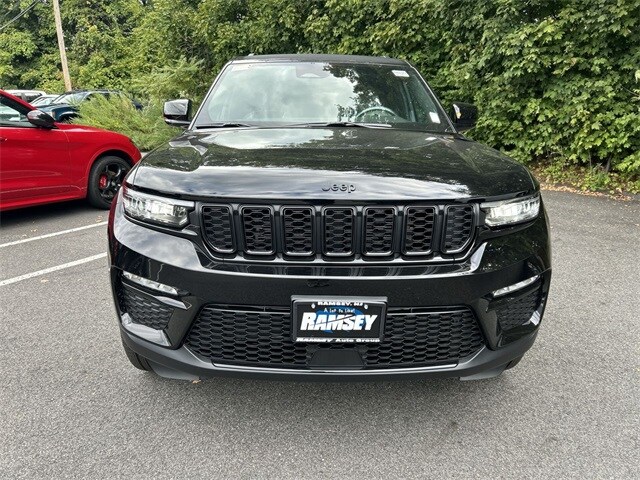 2025 Jeep Grand Cherokee Limited photo 3