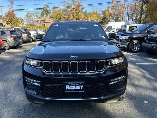 2025 Jeep Grand Cherokee Limited photo 3