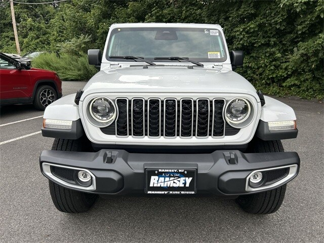 2025 Jeep Wrangler Sahara photo 3