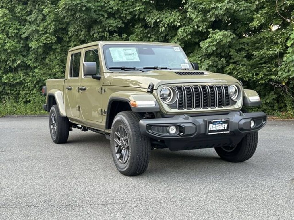 New 2026 Jeep Gladiator SPORT S 4X4 Pickup