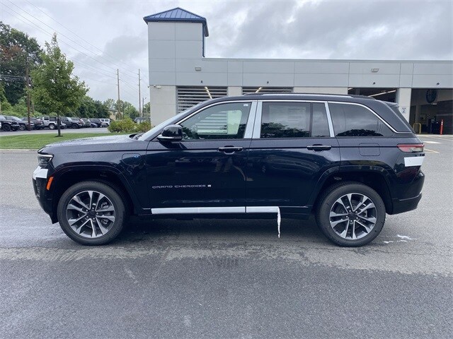 2023 Jeep Cherokee Overland 4xe photo 2