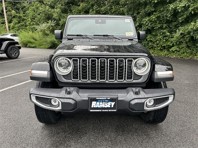 2025 Jeep Wrangler Sahara photo 3