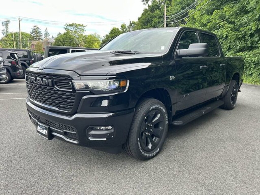 New 2026 Ram 1500 EXPRESS CREW CAB 4X4 5'7 BOX Pickup