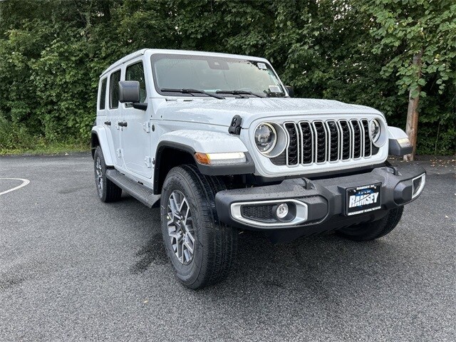 2025 Jeep Wrangler Sahara photo 2