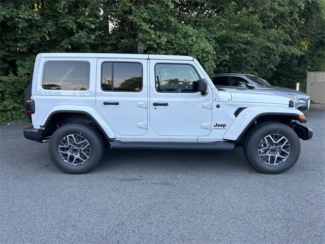 2025 Jeep Wrangler 4-Door Sahara - Photo 9