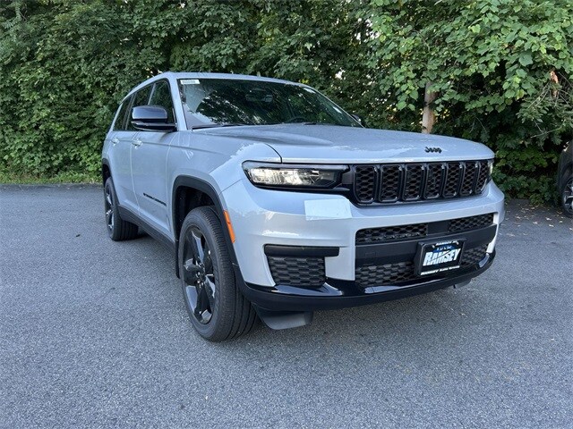 2025 Jeep Grand Cherokee Altitude X photo 2