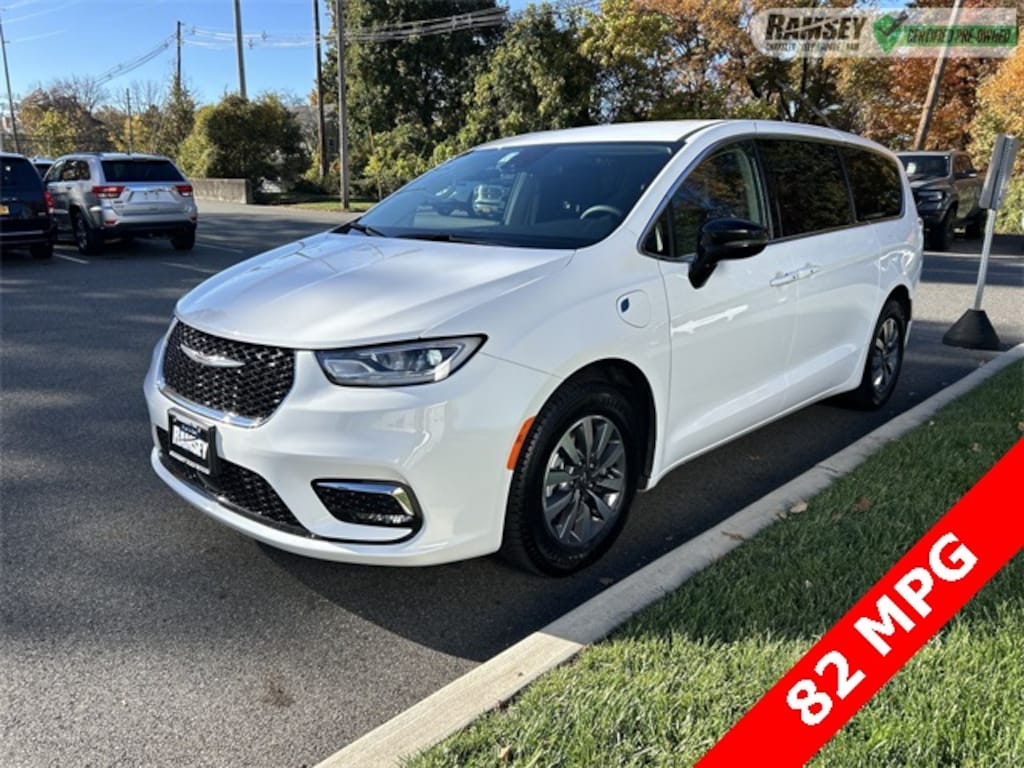 Certified 2024 Chrysler Pacifica Plug-In Hybrid Select Van Passenger Van