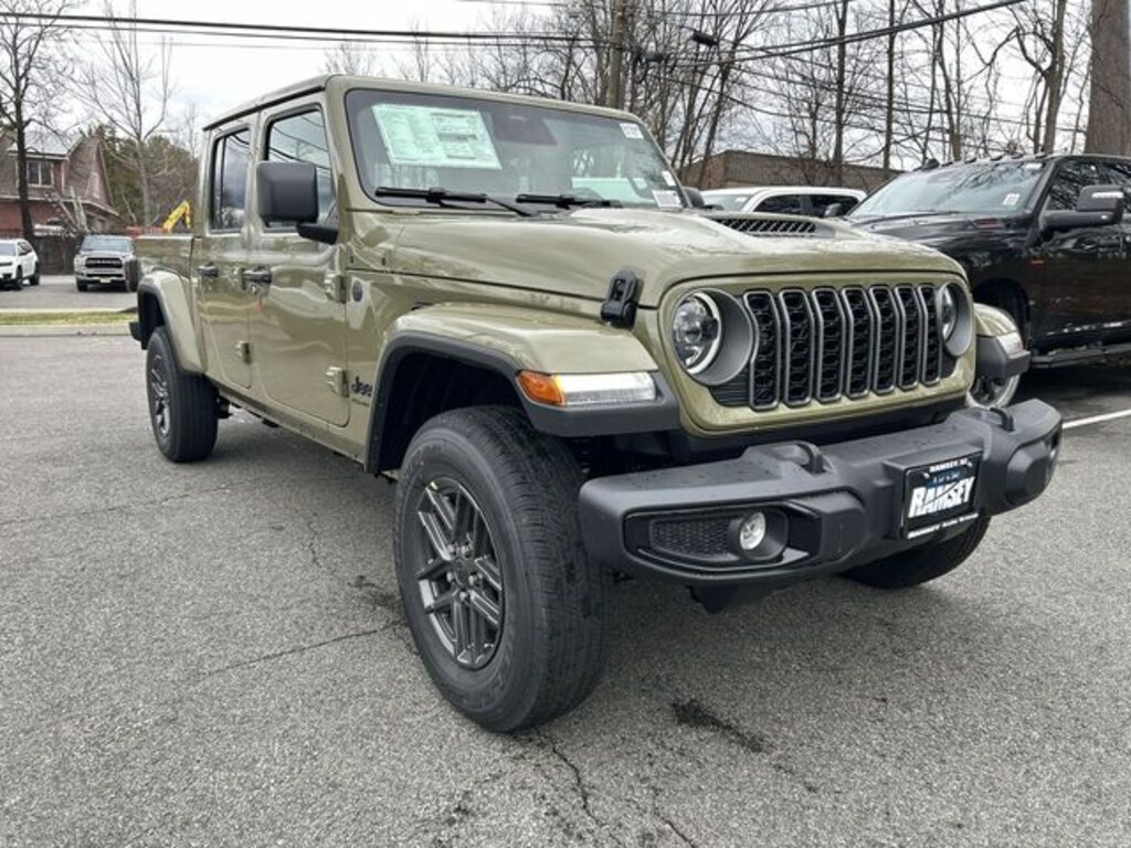 New 2026 Jeep Gladiator SPORT S 4X4 Pickup