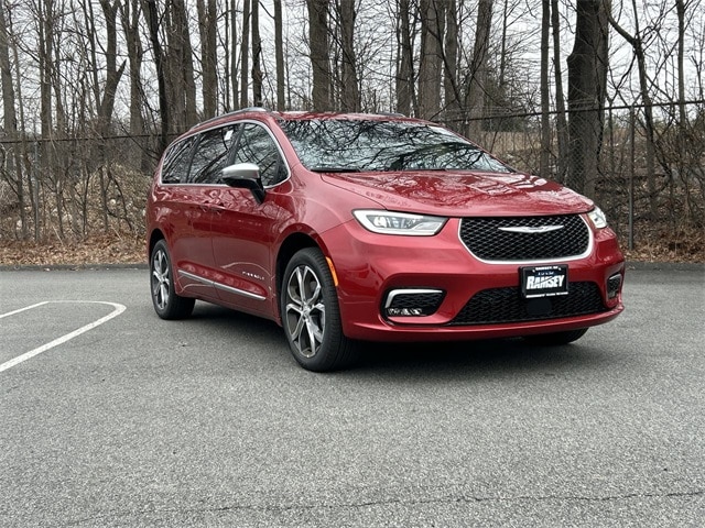 2026 Chrysler Pacifica Pinnacle AWD's photo