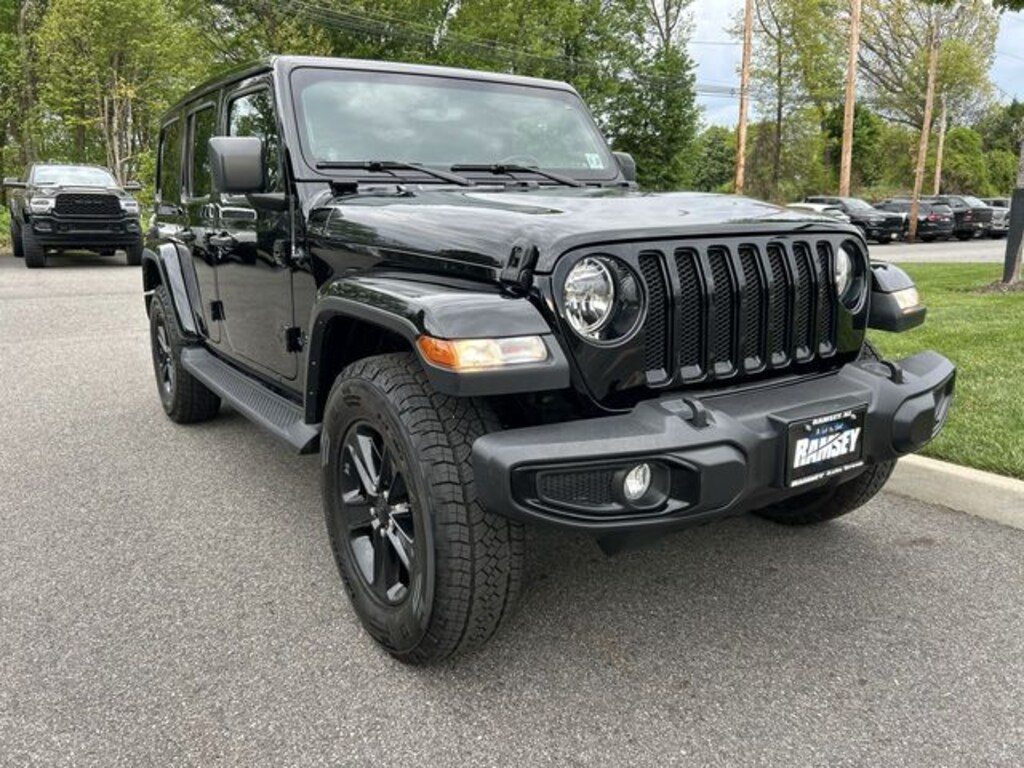 Used 2022 Jeep Wrangler Unlimited Sahara SUV