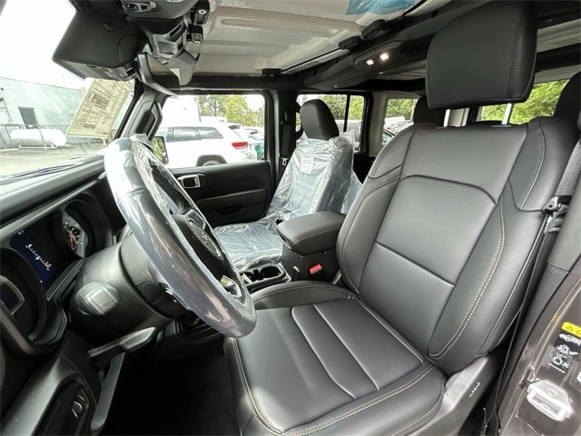 2025 Jeep Wrangler 4-Door Sahara - Photo 11