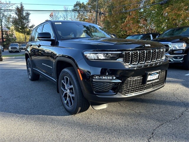 2025 Jeep Grand Cherokee Limited photo 2