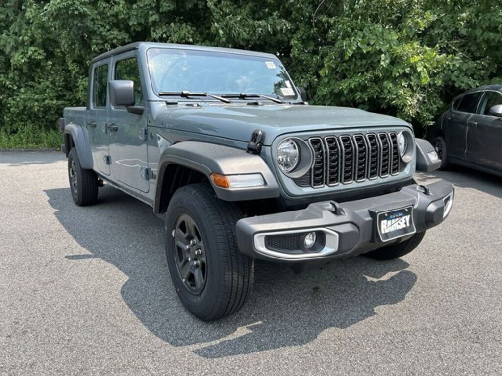 New 2026 Jeep Gladiator SPORT 4X4 Pickup