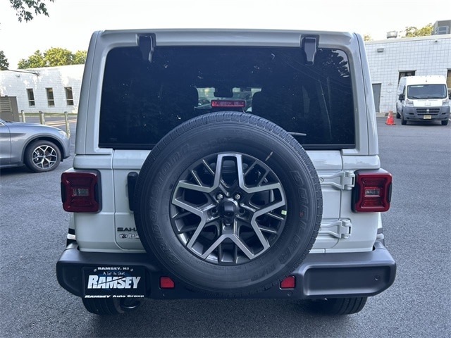 2025 Jeep Wrangler 4-Door Sahara - Photo 15