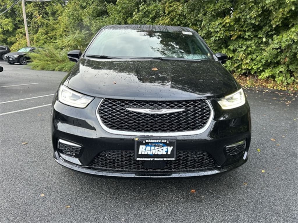 New 2026 Chrysler Pacifica SELECT AWD Passenger Van