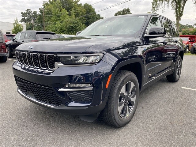2023 Jeep Cherokee Base photo 2