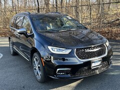 2026 Chrysler Pacifica PINNACLE AWD Passenger Van