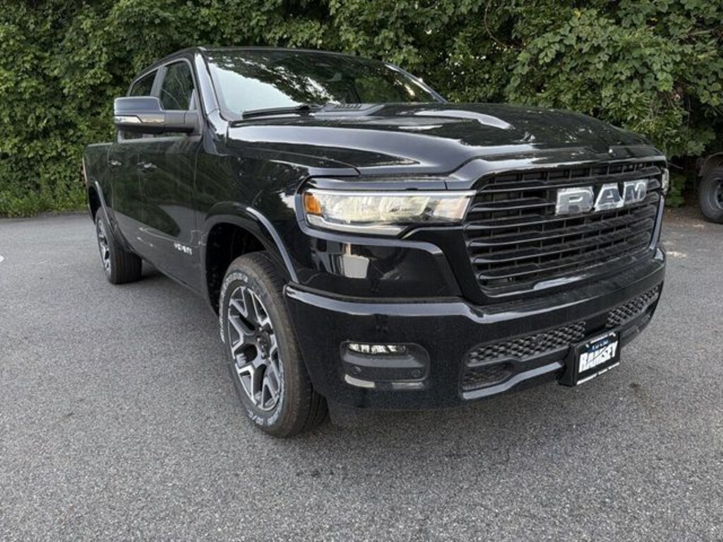 New 2026 Ram 1500 LARAMIE CREW CAB 4X4 5'7 BOX Pickup