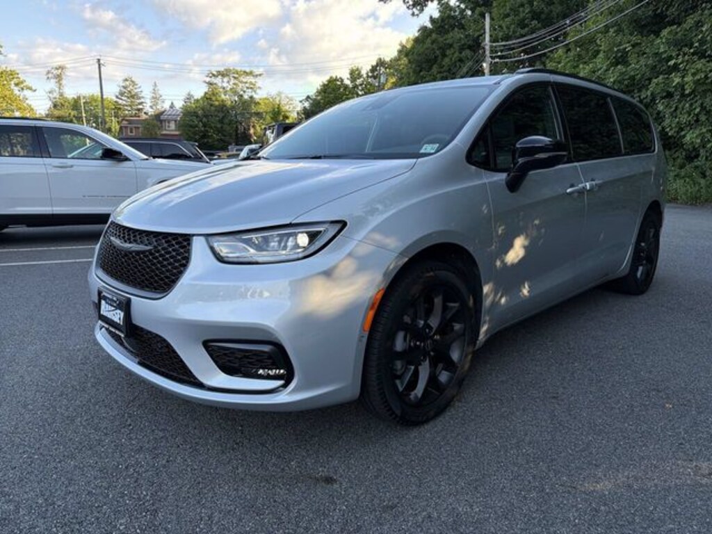 New 2026 Chrysler Pacifica SELECT AWD Passenger Van