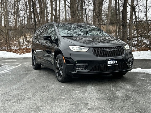 2026 Chrysler Pacifica Limited's photo