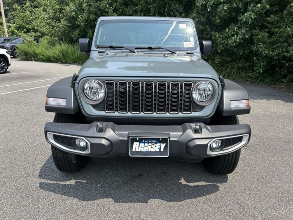 New 2026 Jeep Gladiator SPORT 4X4 Pickup
