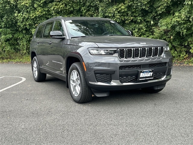 2025 Jeep Grand Cherokee L Laredo's photo