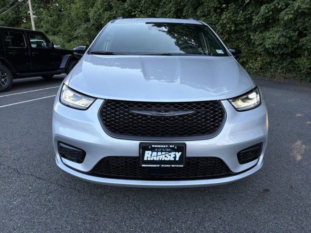 New 2026 Chrysler Pacifica SELECT AWD Passenger Van