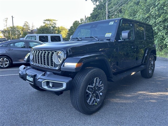 2025 Jeep Wrangler Sahara photo 4