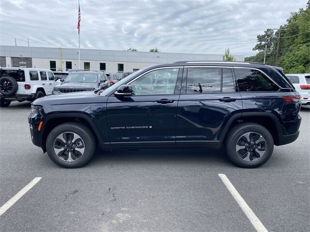 2023 Jeep Cherokee Base photo 3