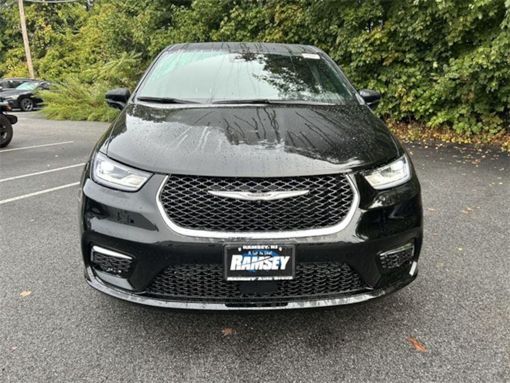 New 2026 Chrysler Pacifica SELECT AWD Passenger Van