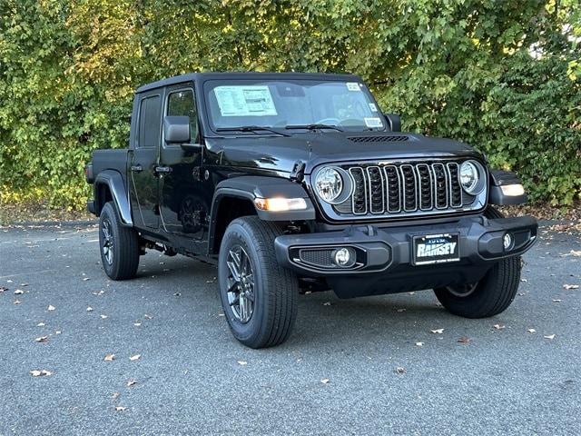 2025 Jeep Gladiator Sport S's photo