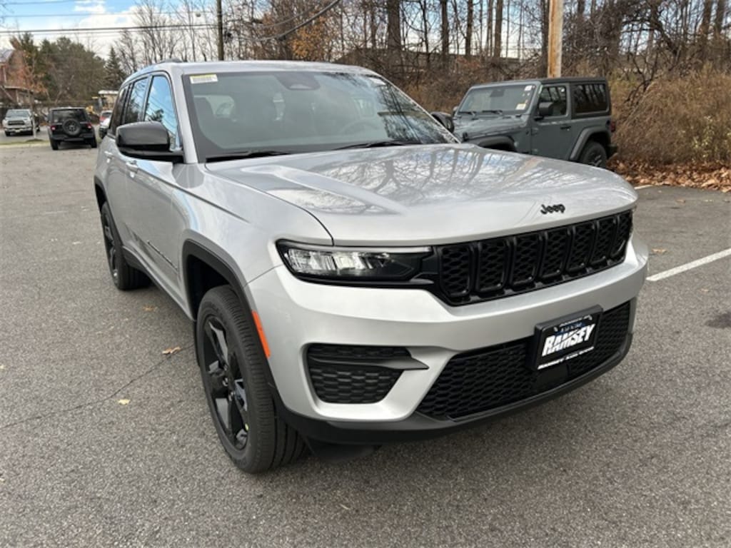 New 2025 Jeep Grand Cherokee ALTITUDE X 4X4 Sport Utility