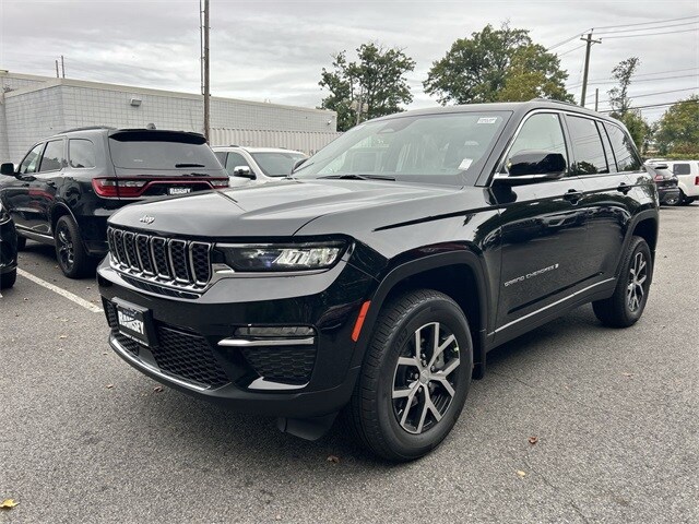 2025 Jeep Grand Cherokee Limited photo 3