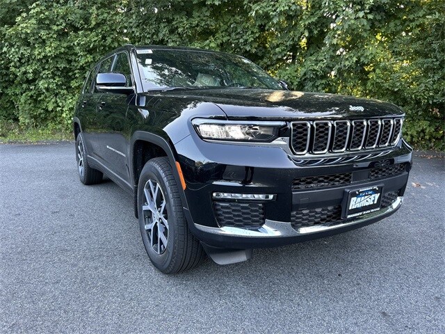 2025 Jeep Grand Cherokee Limited photo 2