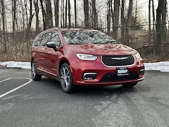 2026 Chrysler Pacifica PINNACLE AWD Passenger Van