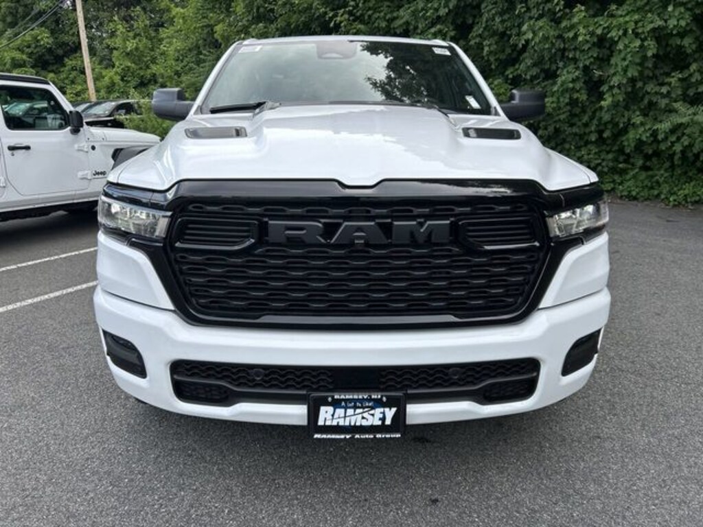 New 2026 Ram 1500 EXPRESS CREW CAB 4X4 5'7 BOX Pickup