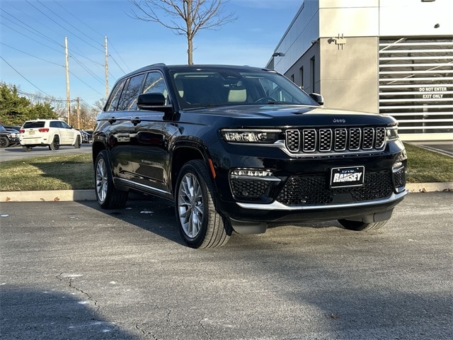 2022 Jeep Grand Cherokee Summit's photo