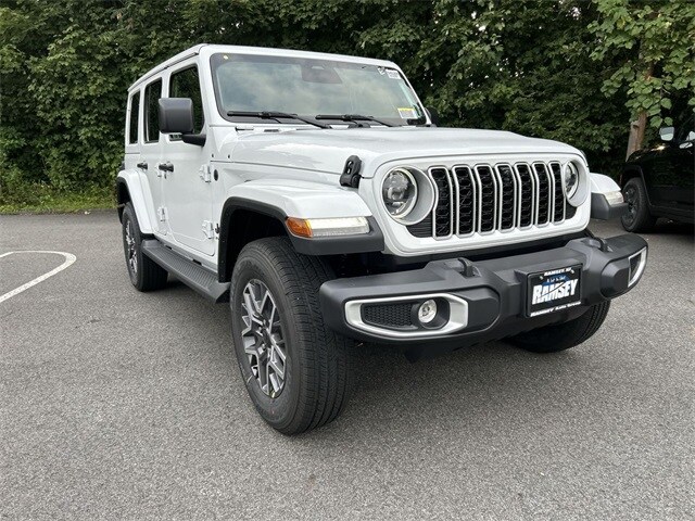 2025 Jeep Wrangler Sahara photo 2